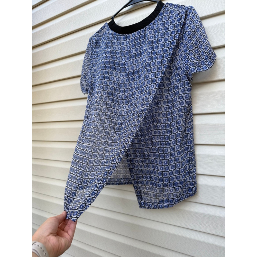 Diane Von Furstenberg Silk Geometric Short Sleeve Top Blue Print Women’s Medium - Picture 9 of 9